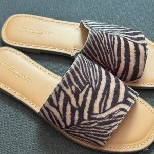American Eagle Tiger stripe sandals